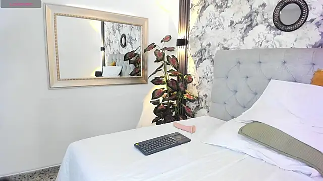 MadameVelouur webcam