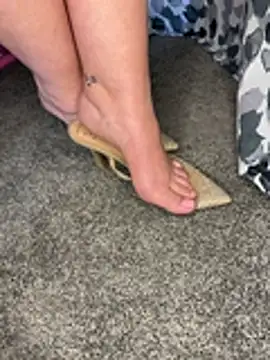 Barefoot_Cunntessa webcam