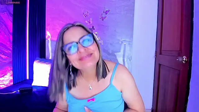 Agatha_Pleasure webcam