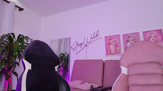 Emmy_And_Luna webcam