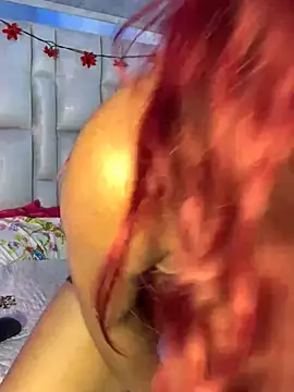 Bella-Sanders webcam