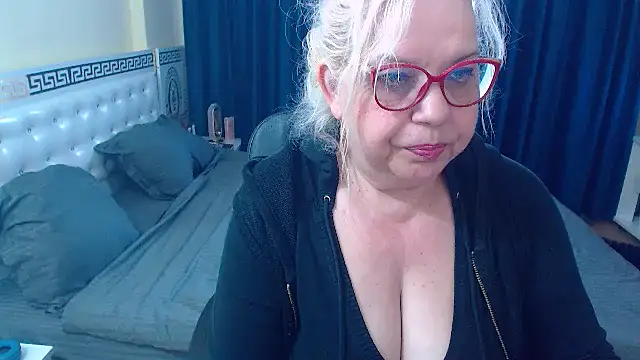 SonyaHotMilf webcam