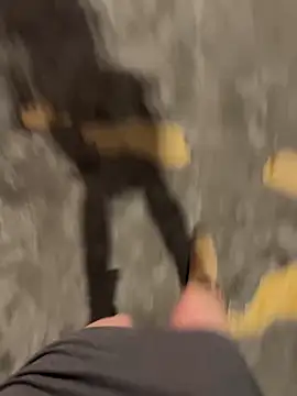 littleqiu (F young) - 户外酒吧窗外就是马路搞刺激，达到目标现场调戏男性，可上手