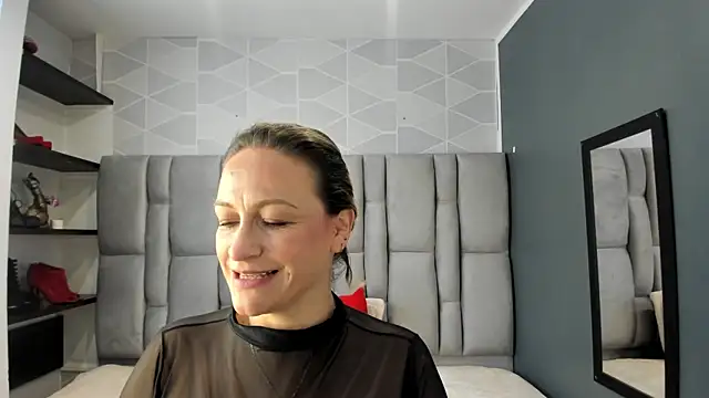 Charlot_milf webcam