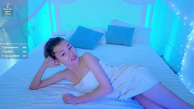 Little__Lunaa webcam