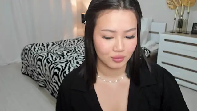 Brunette_Charm webcam