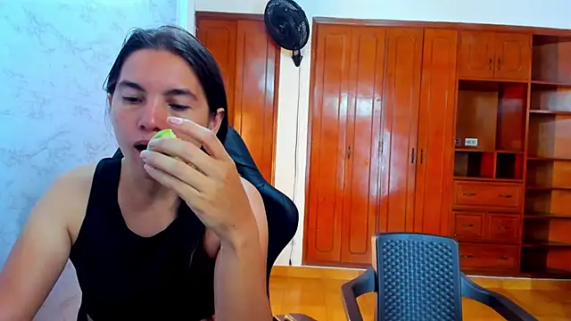 Emily_and_Soffy webcam