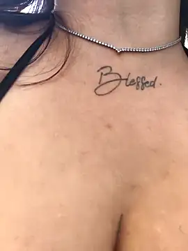 MissNyraSecret webcam