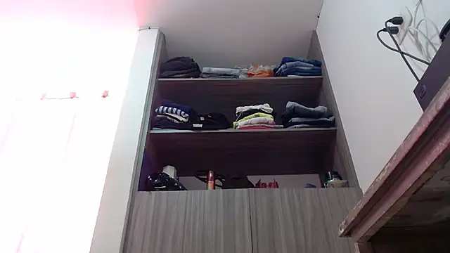 nicolle_milf1978 webcam