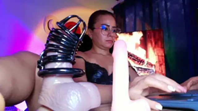 MistressSlut1 webcam