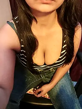 Webcam Model (Hey_shiviii)  is live.Free join now!