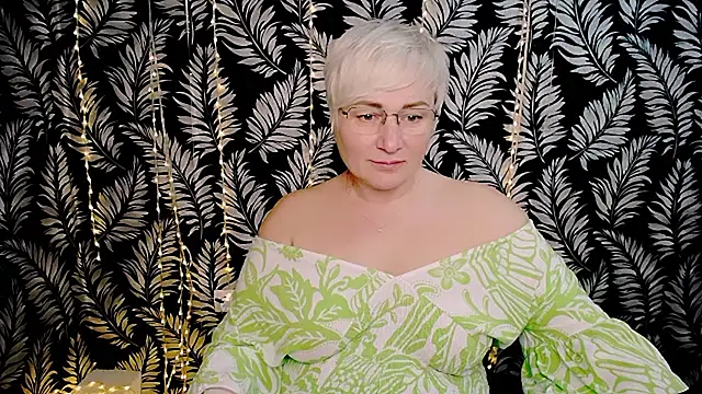 Olivia_playful webcam