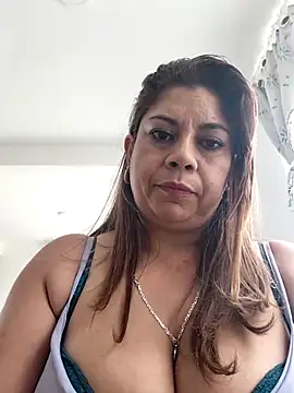 Laura-Hernandez webcam