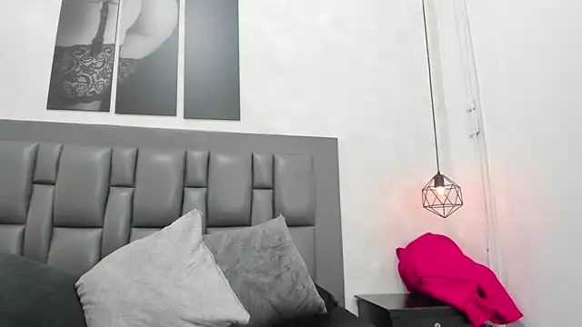 dakota_roussee webcam