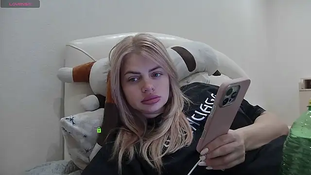 ShamlesssAdell webcam