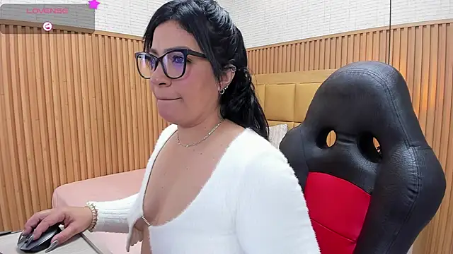 NIKYRIOS live sex cam