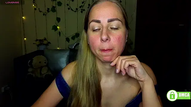 Alicewonderrmiss webcam