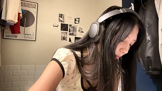 LeonoreCriger webcam