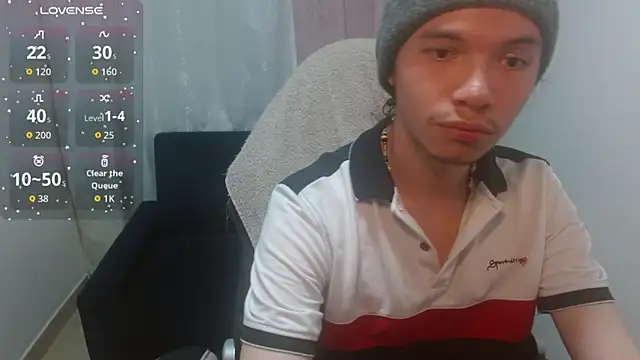 xoxo_smiles (M twink) - T-shirt off 🥰🥰