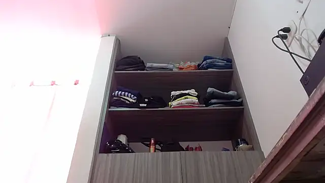 nicolle_milf1978 webcam