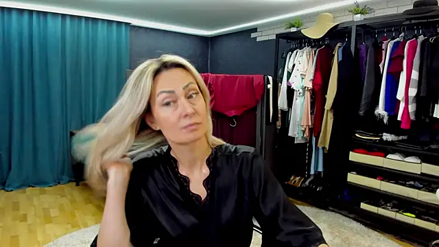 Julia_Cherry_ webcam