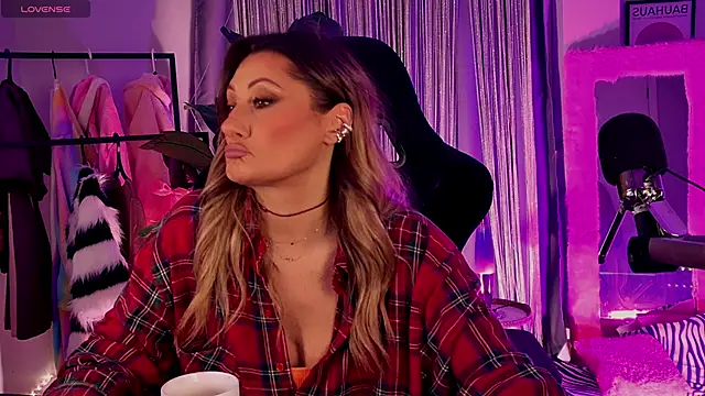 SarahAlluring webcam