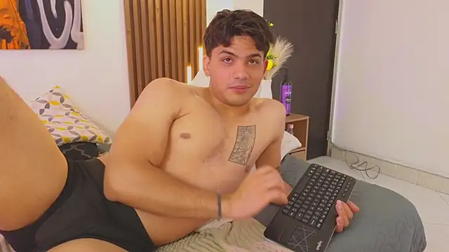 MrAdonis_'s live cam