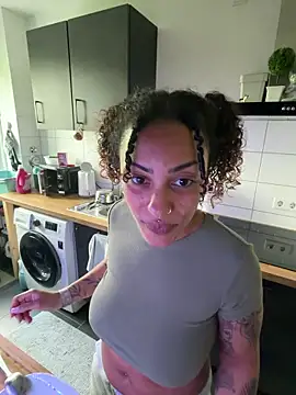 SweetPetiteNoir webcam