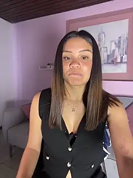 AuroraMoore_Pink webcam