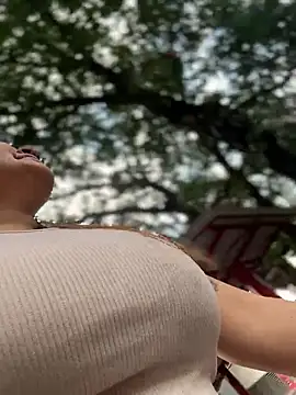 colibri_xxx (F young) - TITS OUT IN COLLEGE