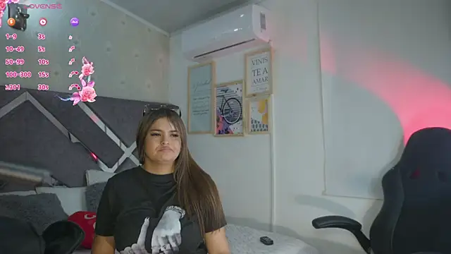 AlinnaJohnson webcam