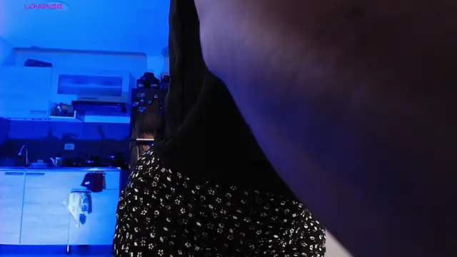 pretty__milf - Pretty__Milf's free webcam - UK Sex Cams