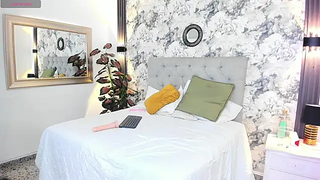 MadameVelouur webcam