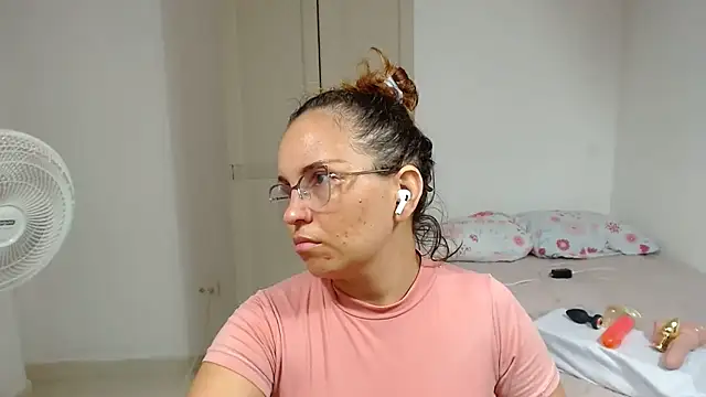 agatha_browser - Agatha_browser's free webcam - UK Sex Cams