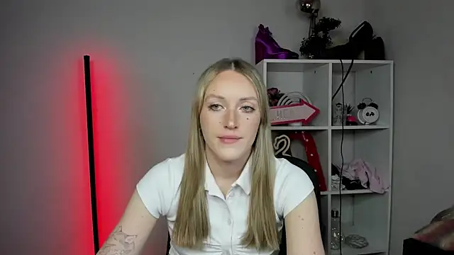 EvelynBlond webcam