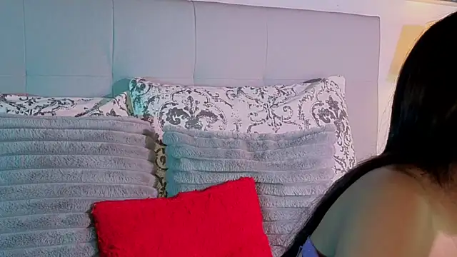 pocahontamoon webcam