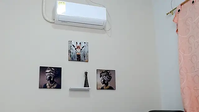 hotlatinaluna23 webcam