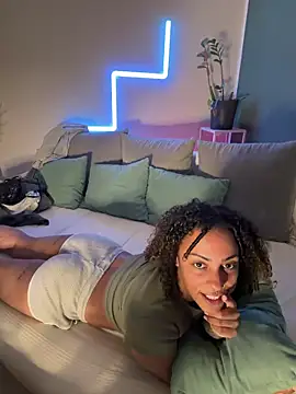 SweetPetiteNoir webcam