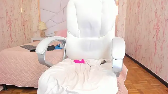 Emily_Whinfre webcam