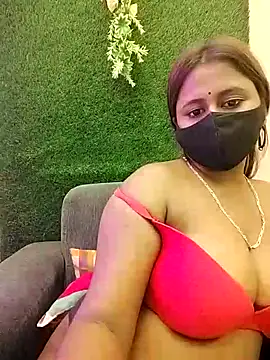 Webcam Model (LoveLy-Soneya)  is live.Free join now!