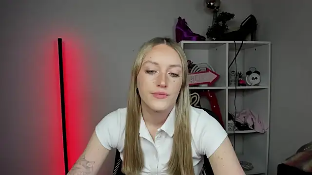 evelynblond - EvelynBlond's free webcam - UK Sex Cams