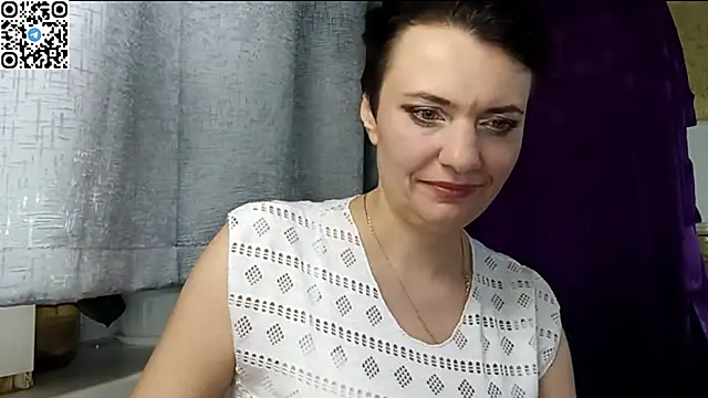 HotMamaQueen234 webcam