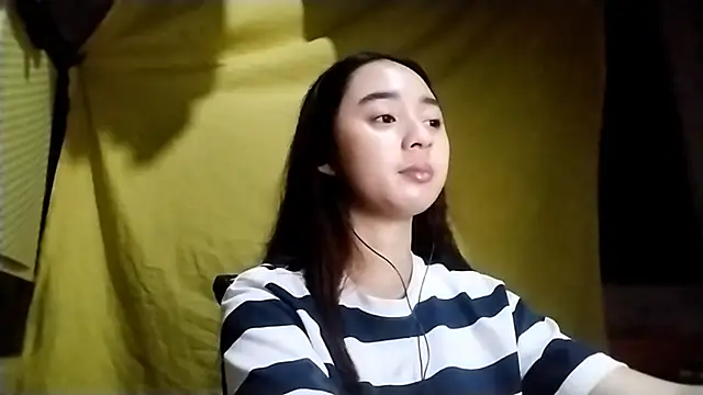 LenoraLacassagne webcam