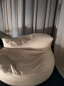 liqinqin-5201 - Liqinqin-5201's free webcam - UK Sex Cams