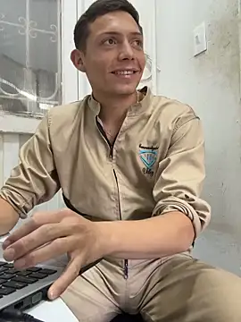 santiObrero Live Webcam on Stripchat