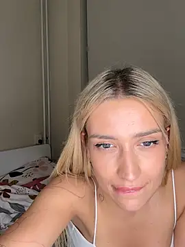 BlondeChiara webcam