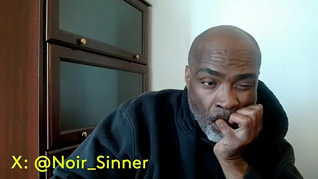 sinnernoir (M mature) - shower show?