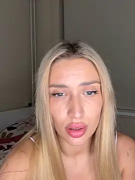 BlondeChiara webcam