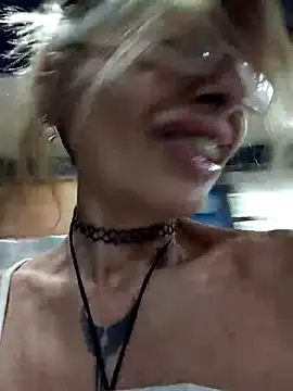 frozenwaffle (F mature) - Make me hot... Dance sexy on your face