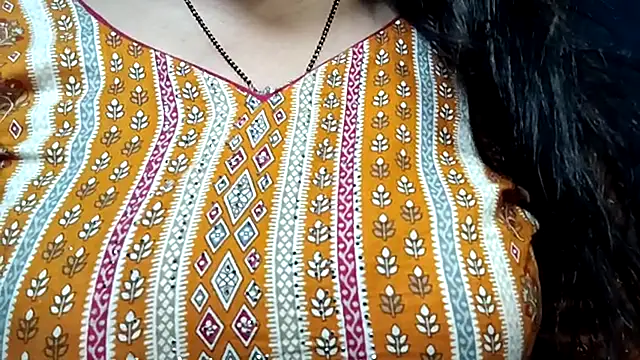 YourDesi_Laila_ webcam